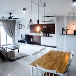 1Tebrau Premium Suites By 12Stay